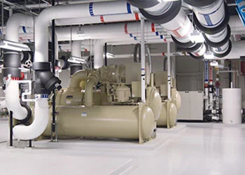 Industrial chiller system for efficient cooling